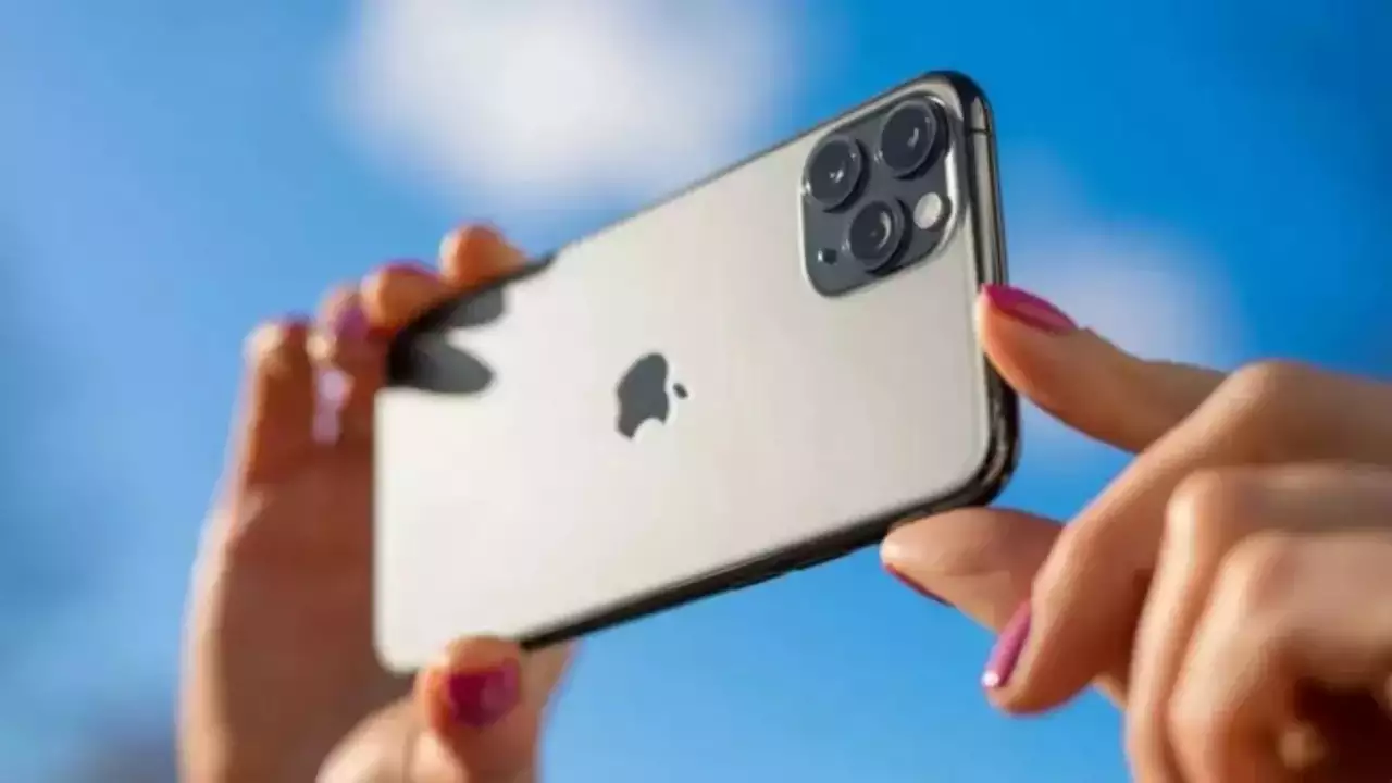 iPhone 14, İngiltere Premier Lig'de VAR kamerası olarak kullanılacak