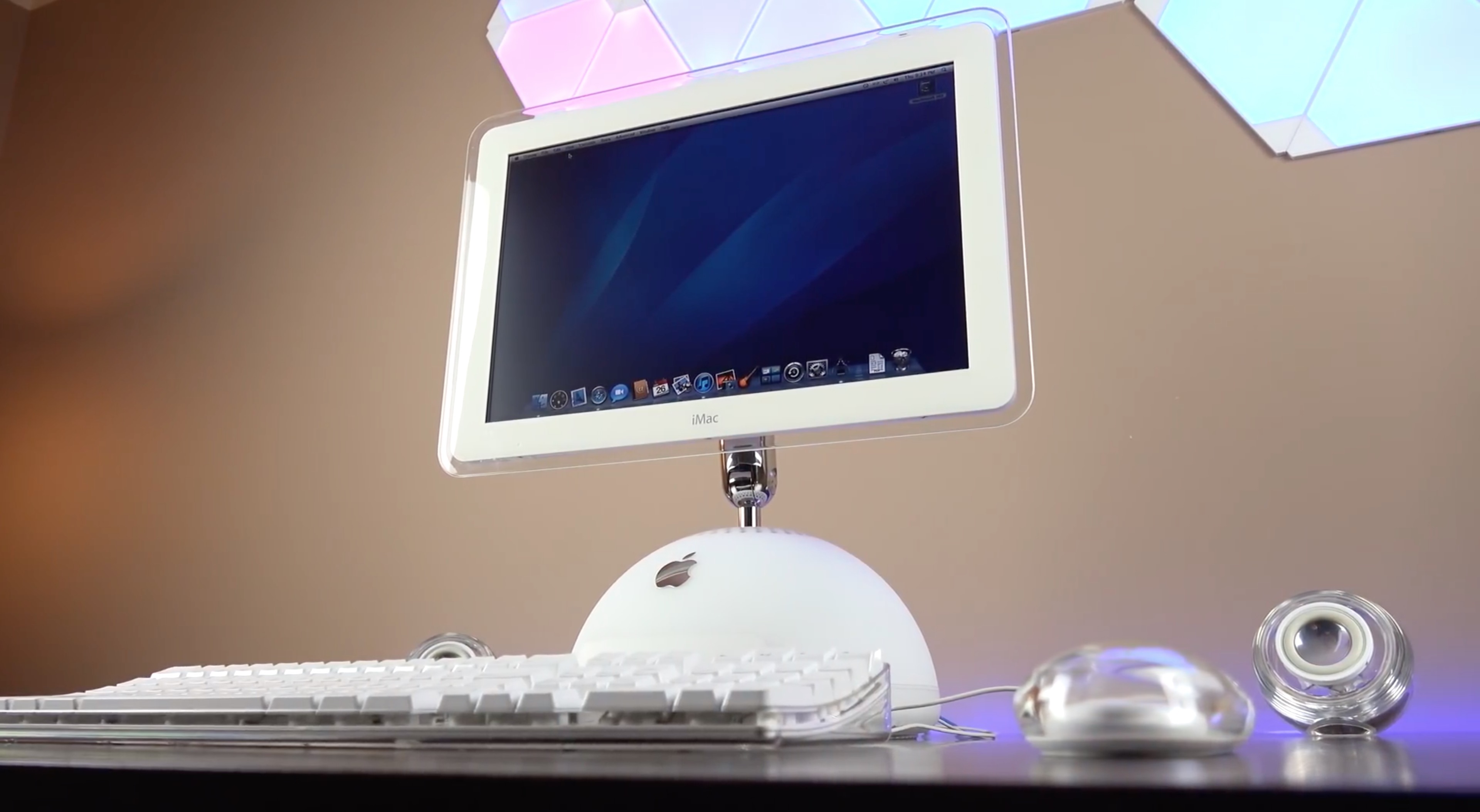 Apple, iMac G4 benzeri bir akıllı ev cihazı geliştiriyor