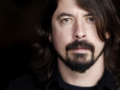 Foo Fighters Vokali Dave Grohl Sahnede Ayağını Kırdı Konsere Devam Etti
