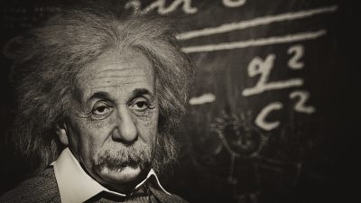 Albert Einstein ve Stephen Hawking 27 Ekim’e Kadar Zorlu PSM’de!