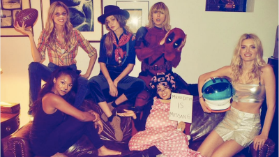 Taylor Swift Cadılar Bayramı için ‘Gerçek’ Deadpool Kostümünü Ödünç Aldı