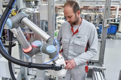 Audi’nin Robot Personeli KLARA İş Başı Yapıyor